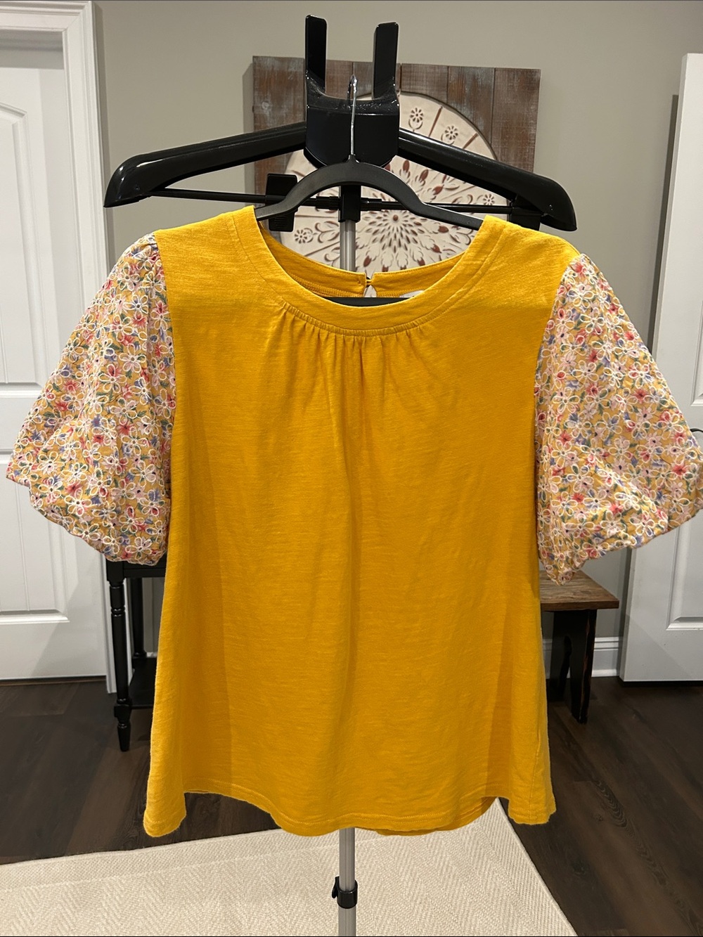 VOY Mustard Floral Puff-Sleeve Blouse Like New